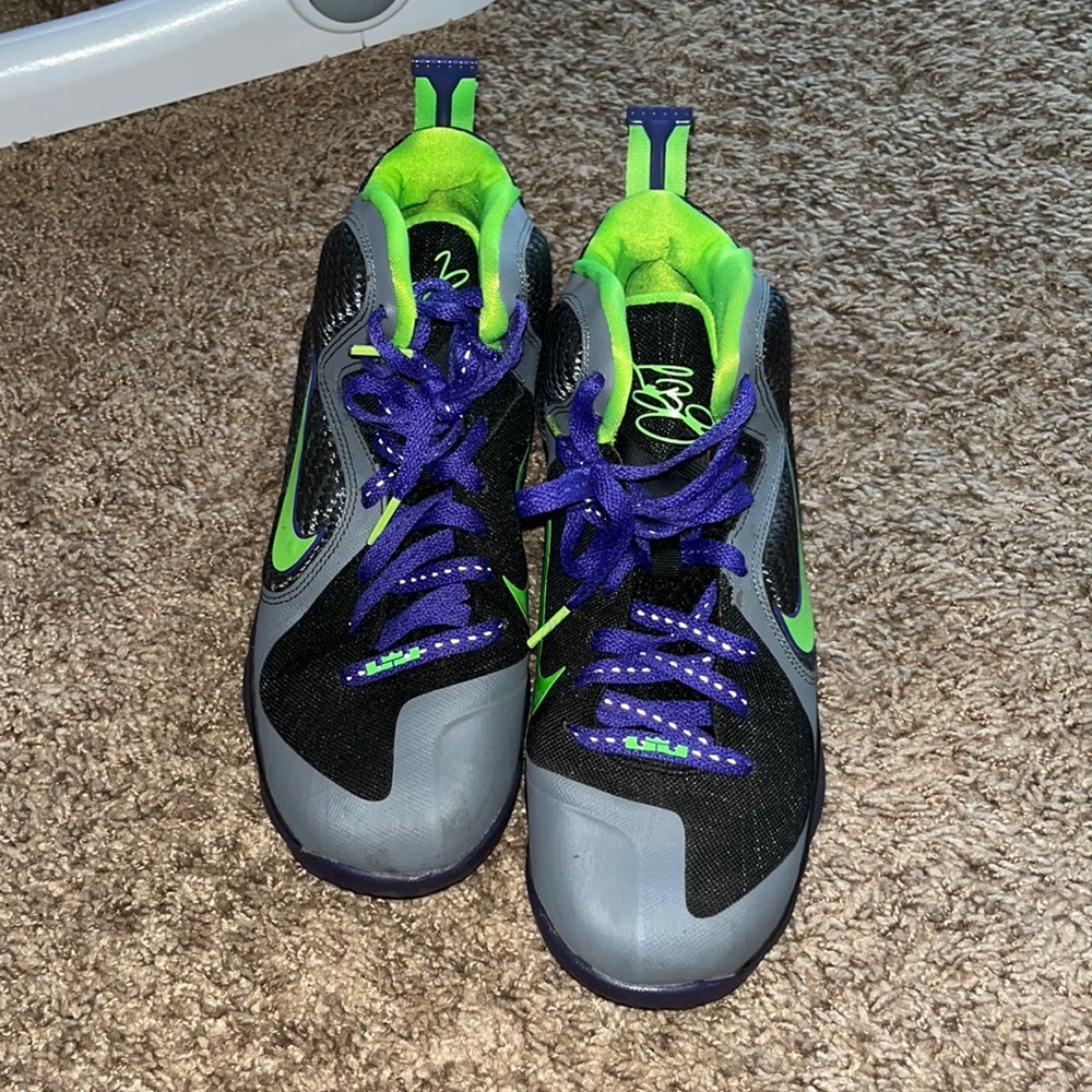 Nike sneakers 6.5 used.